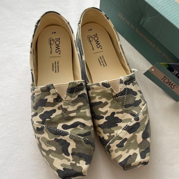 NEW Women's / Teen's Toms Camp Slip On Shoe size 7 - Picture 2 of 8